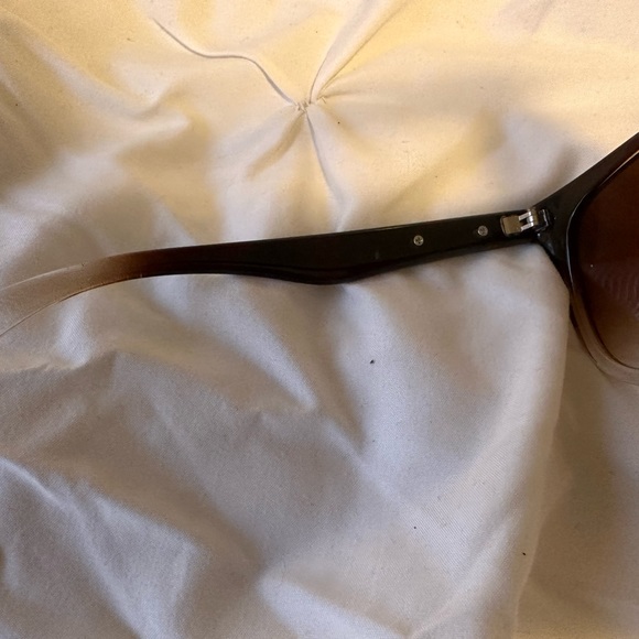 ✨Free with purchase of $75 or more✨ Kardashian sunglasses - Picture 6 of 10